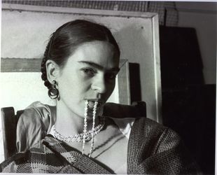 Dentro la vita di Frida Kahlo nelle foto intime di Lucienne Bloch
