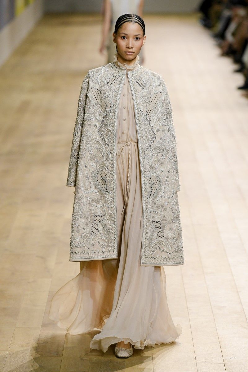 Le foto della sfilata Christian Dior Haute Couture ai 22 - immagine 23