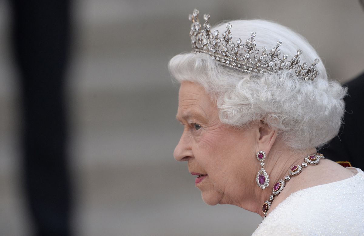 Elisabetta II, la regina più amata (anche) da giornalisti e scrittori. Ma si è mai raccontata, davvero, a qualcuno? - immagine 1