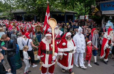 Il pazzo raduno (estivo) di Santa Claus