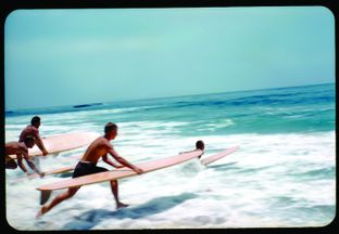 Surf, corde e adrenalina. Gallery vintage, ad alto tasso di euforia
