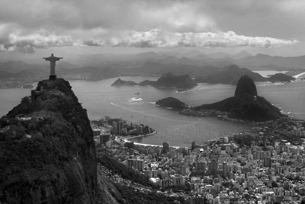 Curve, capoeira e calcio di strada. Il Brasile di Olaf Heine - immagine 10