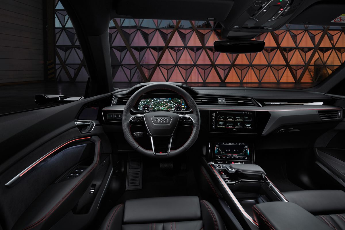 Audi-Q8-etron-interno