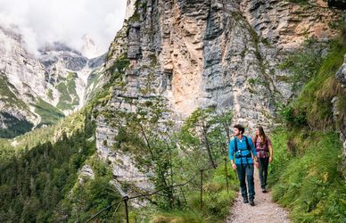 Trekking d’autunno sulle Dolomiti Paganella: 5 percorsi imperdibili
