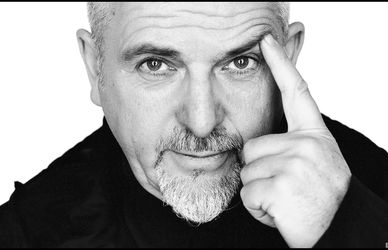 Peter Gabriel compie 70 anni. Dai Genesis alla carriera da solista