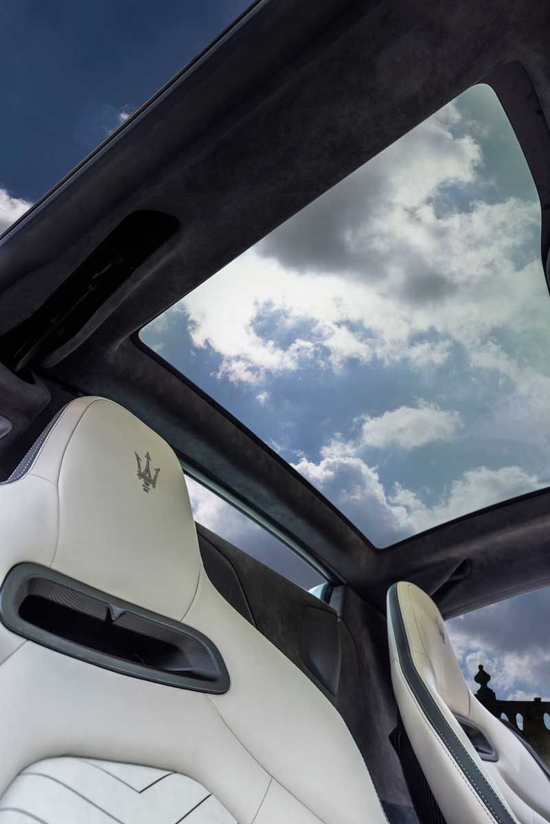 Maserati-MC20-Cielo_electrochromic-smart-glass-window