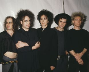 Dark e Goth: la moda uomo ispirata agli anni 80