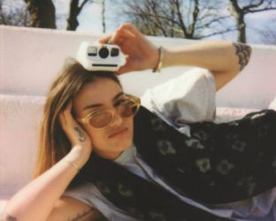 Scattare le foto delle vacanze con una Polaroid? Pro e contro di una scelta rétro