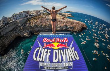 Red Bull Cliff Diving World Series, i tuffatori estremi arrivano a Polignano a Mare