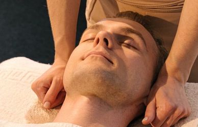 Oli da massaggio: i migliori per rilassanti momenti di coppia