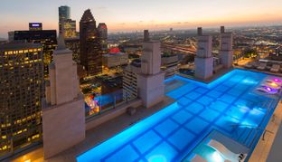 Le 10 piscine con i panorami più belli del mondo