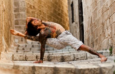 David Sye: il bad boy dello yoga combatte le guerre a colpi di asana