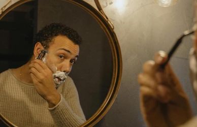 Come farsi la barba con la lametta: guida pratica per principianti e non
