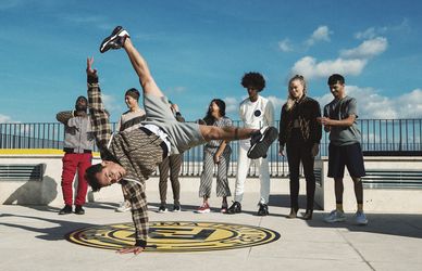 Il mondo funky di Fendi: tra musica, new talent e sneakers