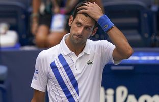 Djokovic squalificato agli US Open dopo un colpo proibito