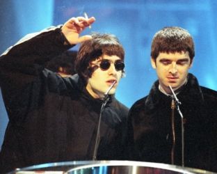 La reunion degli Oasis comincia oggi: torna al cinema il loro primo film