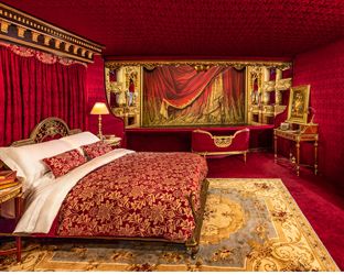 Il Palco d’Onore del Palais Garnier, la casa de Il fantasma dell’Opera… si trasforma in una camera di lusso
