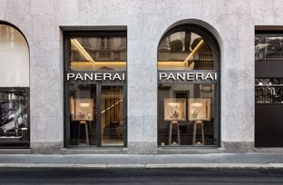 Riapre a Milano la boutique di Officine Panerai, firmata dalla designer Patricia Urquiola