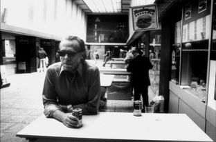 Bukowski, vita e opere: dai romanzi al sesso