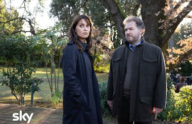 Stasera in tv torna Paola Cortellesi con la seconda stagione delle indagini della sua Petra
