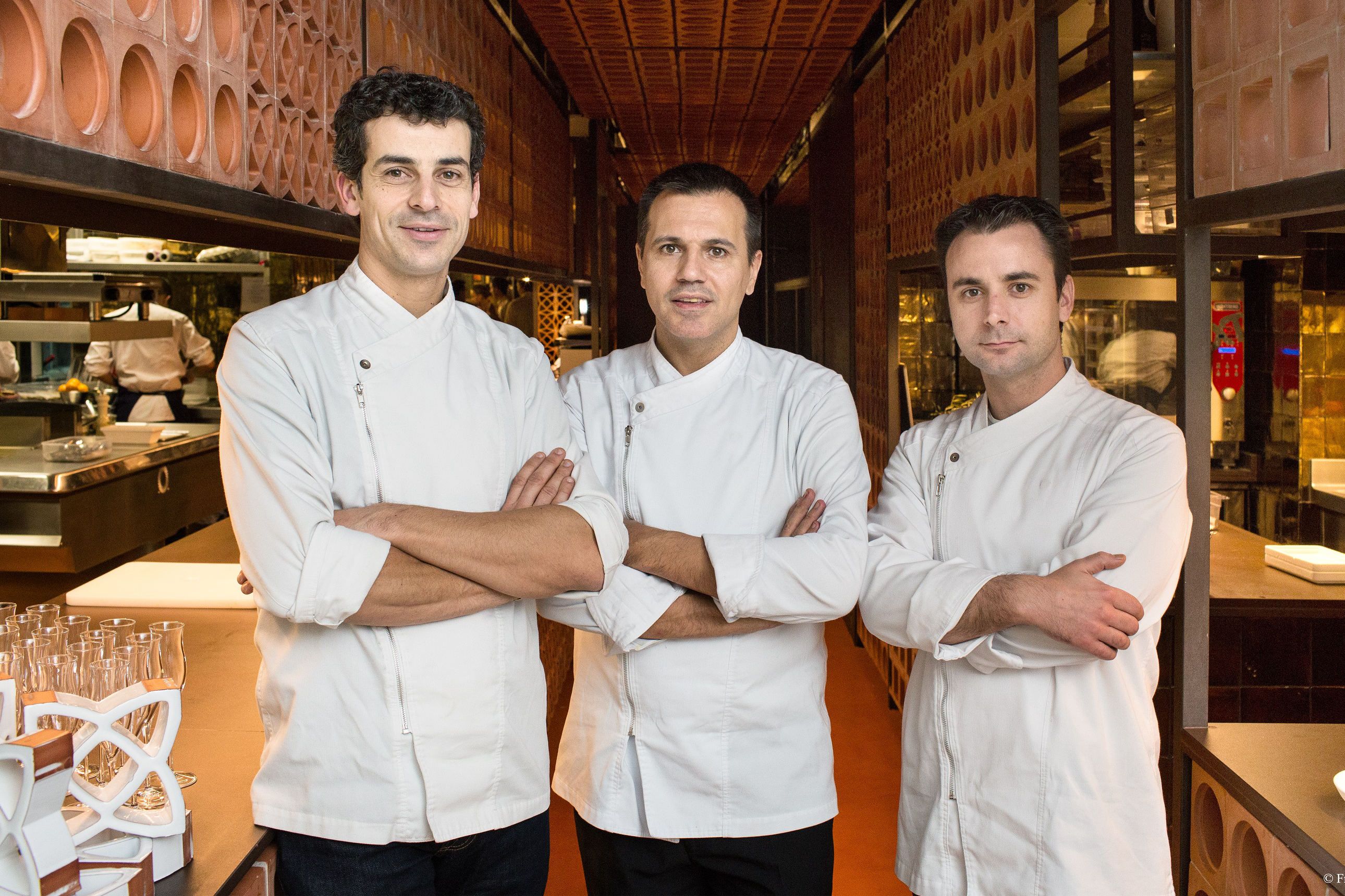 DISFRUTAR – Nel 2017 non era in classifica, oggi occupa la 18esima posizione: il premio per la migliore nuova entrata (Highest New Entry) è andato al ristorante Disfrutar di Barcellona. Non è un caso visto che i tre chef hanno lavorato al Bulli di Ferran Adrià, per cinque volte in cima alla classifica dei 50 Best.