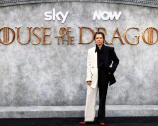 Torna ‘House of the Dragon’. Emma D’Arcy: «La seconda stagione è un racconto di guerra e propaganda»