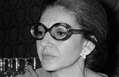 La storia vera di “Maria”, il film sulla Callas in concorso oggi a Venezia: gli ultimi giorni della divina