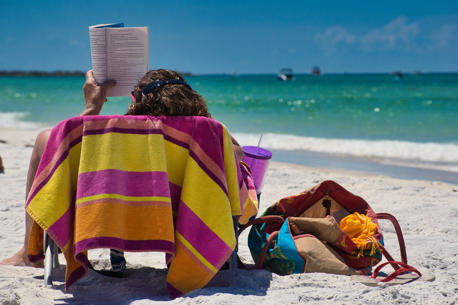 I libri da leggere in vacanza: i migliori romanzi, racconti e saggi da mettere in valigia - immagine 2