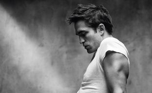 T-shirt bianca: breve storia illustrata da James Dean a Robert Pattinson
