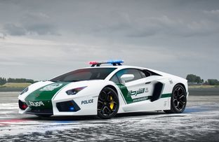 A Dubai le auto della polizia più costose del mondo