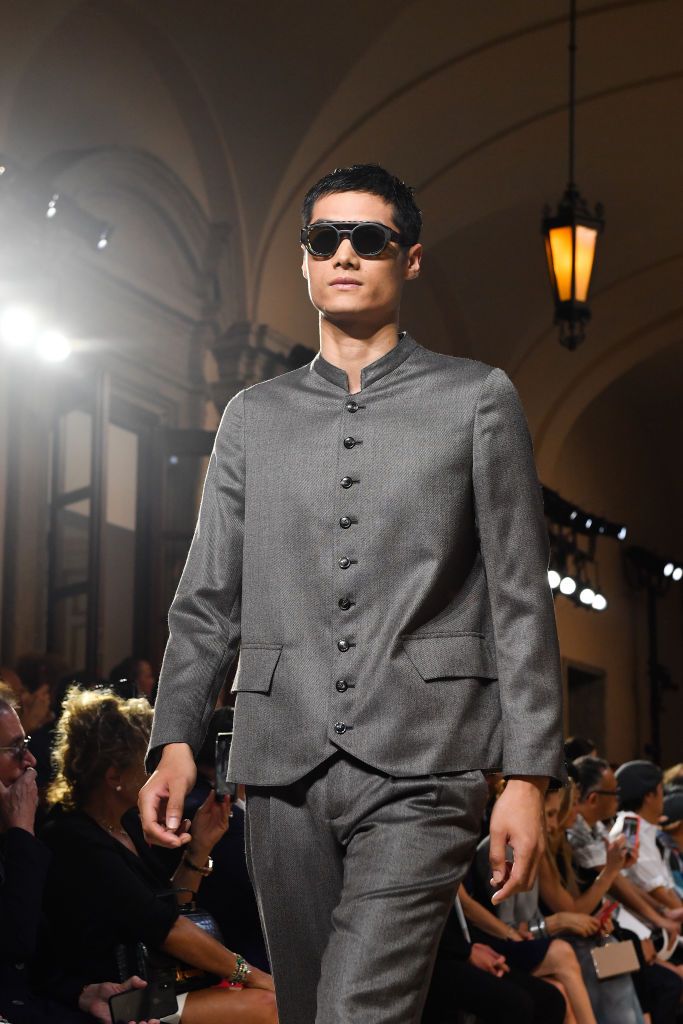 Sfilata Camicie Uomo Eleganti Armani Emporio Armani Camicia Di