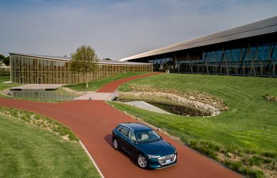 Wellness e sostenibilità: con Audi e-tron dalla Romagna alla Toscana