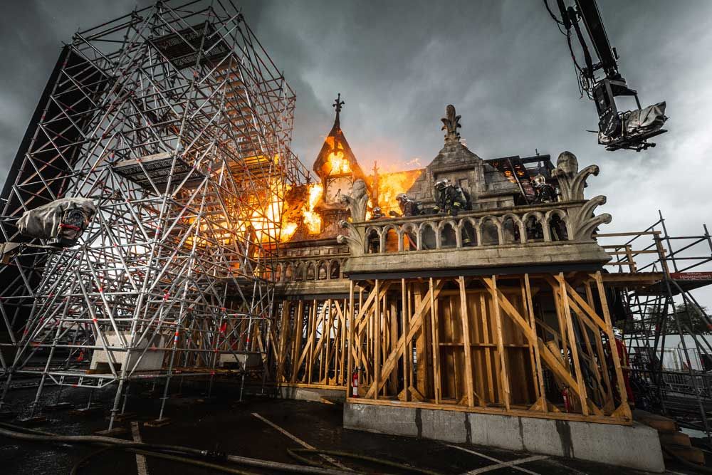 Notre Dame In Fiamme In Prima Visione Tv Film Sull Incendio Di Parigi Style