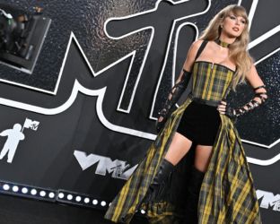 La vittoria politica di Taylor Swift agli MTV VMA: batte Beyoncé, fa la storia e risponde a Trump