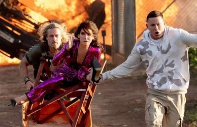 Stasera in tv c’è il divertente e metaletterario The Lost City, prima volta di Sandra Bullock con Brad Pitt