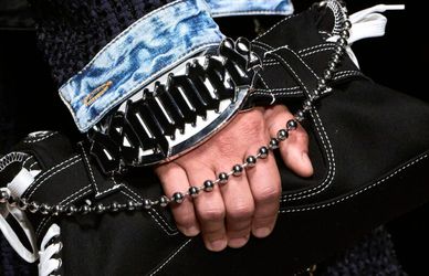 La Gothic Belt Bag: senza genere ma con tanta grinta
