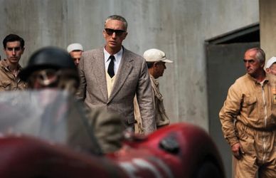 Dove vedere in streaming ‘Ferrari’ di Michael Mann, il film che fece “arrabbiare” Favino