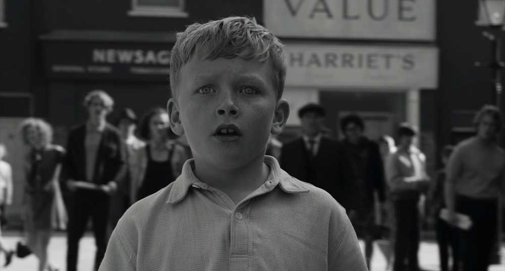 Perché Belfast, il film Premio Oscar di Kenneth Branagh, è il film da vedere stasera in prima visione tv - immagine 15