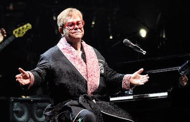 Sono di Gucci tutti gli abiti di Elton John per il Farewell tour