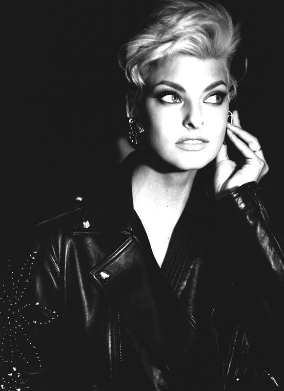 Versace, dal backstage anni 90 al 2018 - immagine 10