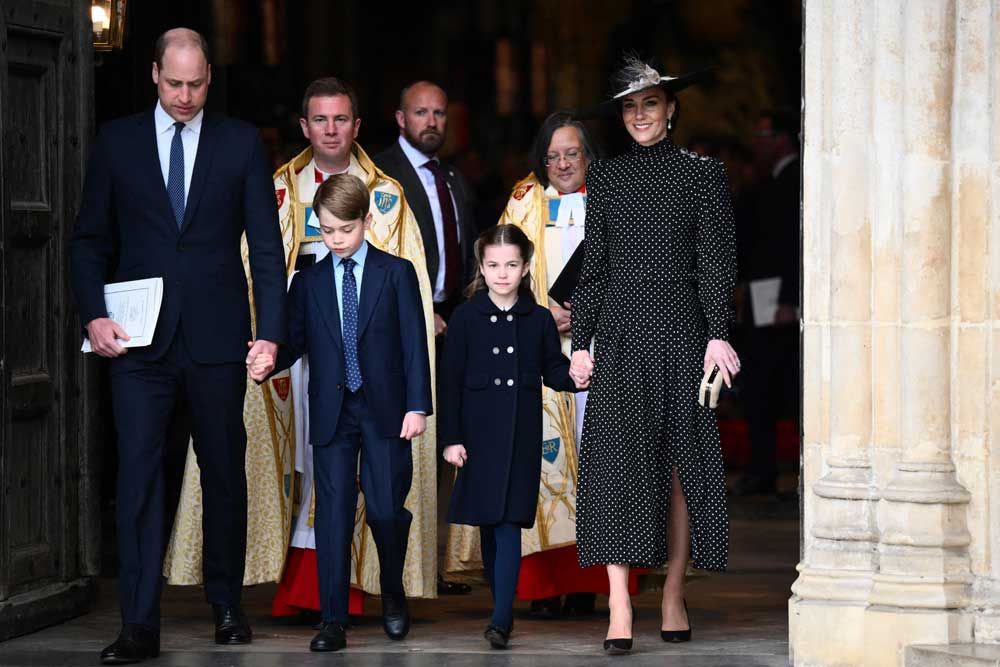 La Regina alla commemorazione di Filippo con il Principe Andrea: lei l&#8217;ha perdonato e a Londra è polemica - immagine 27