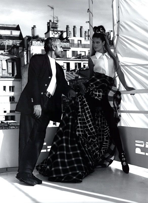 Versace, dal backstage anni 90 al 2018 - immagine 6