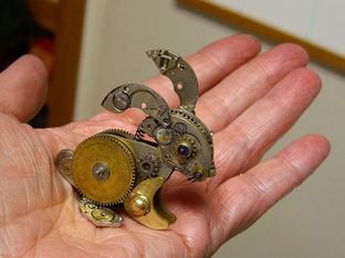 Miniature surreali: la nuova vita dei vecchi orologi