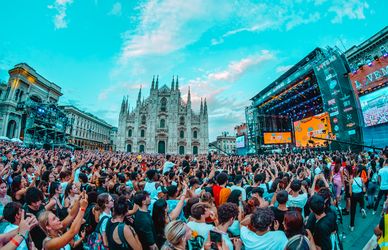 LOVE MI: i mille colori del concerto trionfo di Fedez e J-AX a Milano. Foto e video