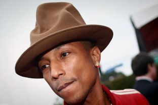 Il cappello di Pharrell Williams, griffato Westwood? Un oggetto da museo