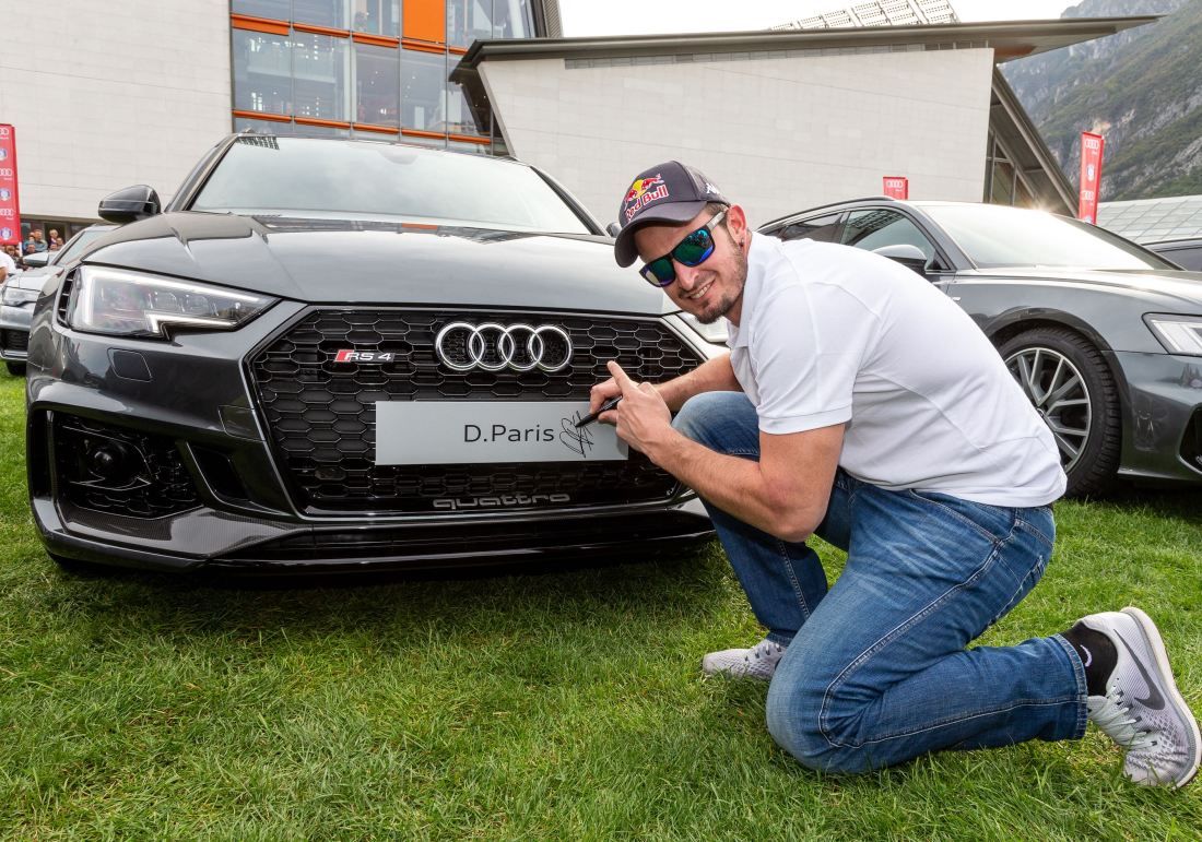 Dominik Paris, dopo una grandissima stagione che gli ha regalato la coppa del mondo di specialità di SuperG e un oro mondiale, ha ricevuto "in premio" un'Audi Rs4