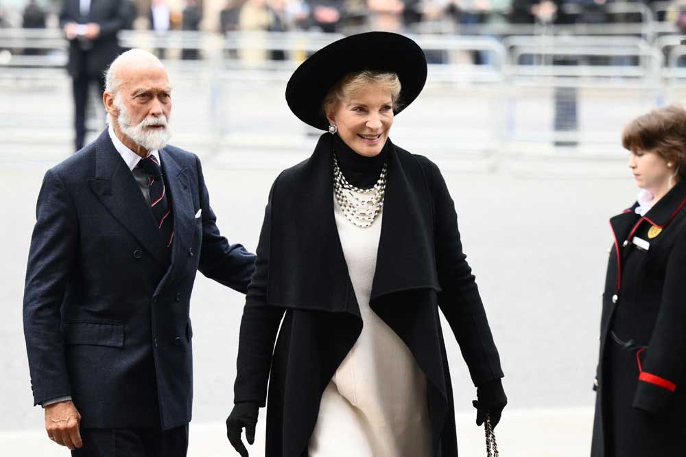 La Regina alla commemorazione di Filippo con il Principe Andrea: lei l&#8217;ha perdonato e a Londra è polemica - immagine 25