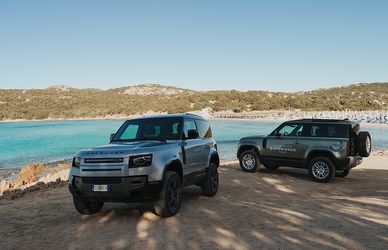 Jaguar Land Rover, star in Sardegna tra sostenibilità e vela