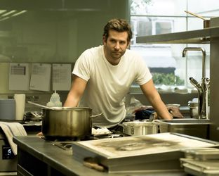 Bradley Cooper chef stellato in Il sapore del successo, film tutto da gustare stasera su Rai 1