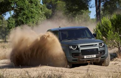 Land Rover: arriva Octa, la Defender più larga e più cattiva
